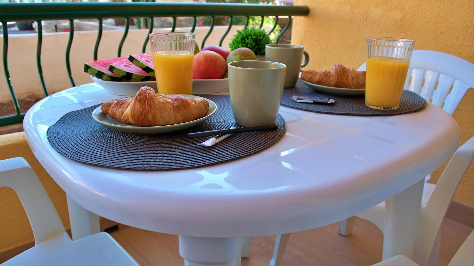 Lägenhet Apartamento Torres Del Sol En Playa Las Vistas - Los Cristianos Arona
